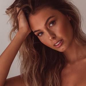 Meet your Posher, Skyla